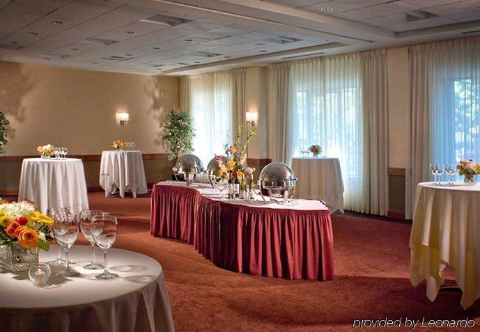 Courtyard Burlington Harbor Otel Konforlar fotoğraf